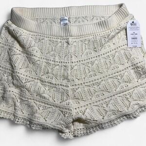 Woman's Cream crochet shorts size XL (NWT)
